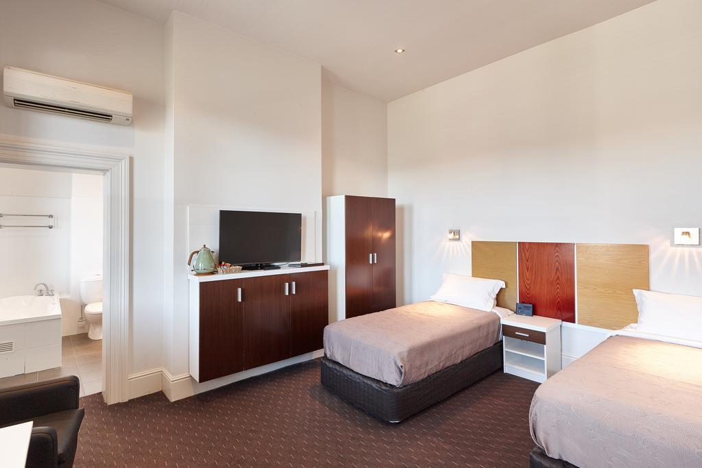 Auldington Hotel Лонсестон Екстер'єр фото